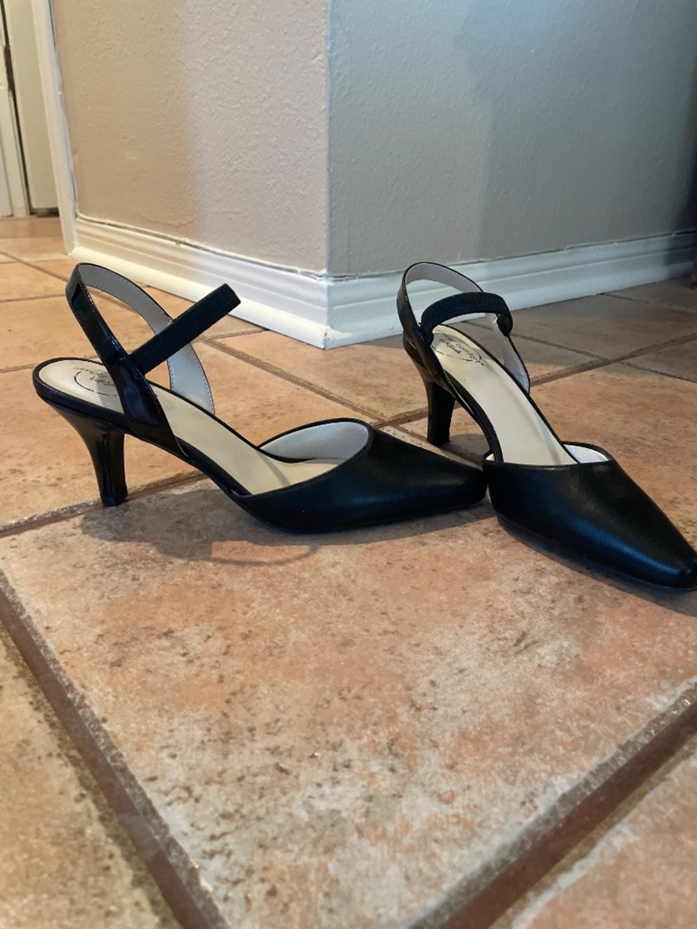 Women’s Simply Comfort Lifestride shoes - Picture 2 of 4